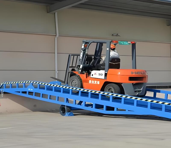 高陵移动式卸货平台（叉车用）